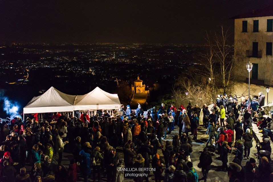 FIACCOLATA SERALE DI FINE ANNO AL SACRO MONTE DI VARESE